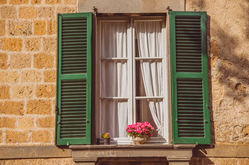 Fenster – Symbolfoto, Envato / LightFieldStudios